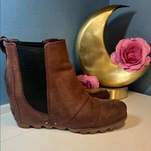 Sorel Brown Hidden Wedge Boots Booties with Black Elastic Panels Womens 10
